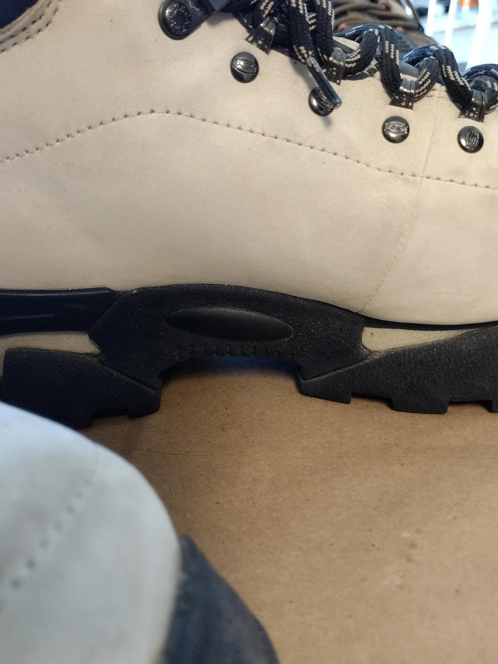 Skechers Vintage Men's Cream  Sand Hiking Boots Steel Toe Arch Support Size 12